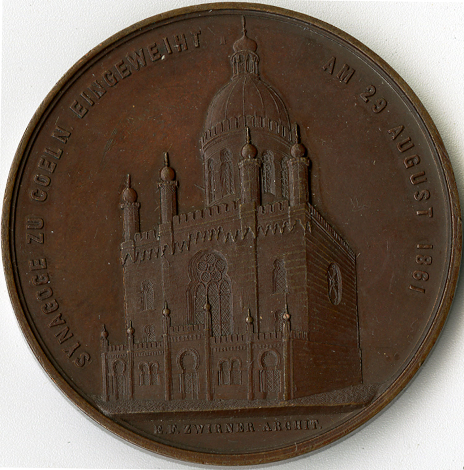 Bronze medal obverse shows synagogue exterior