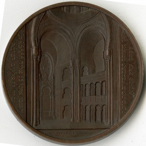 The reverse of the medal shows the synagogue interior